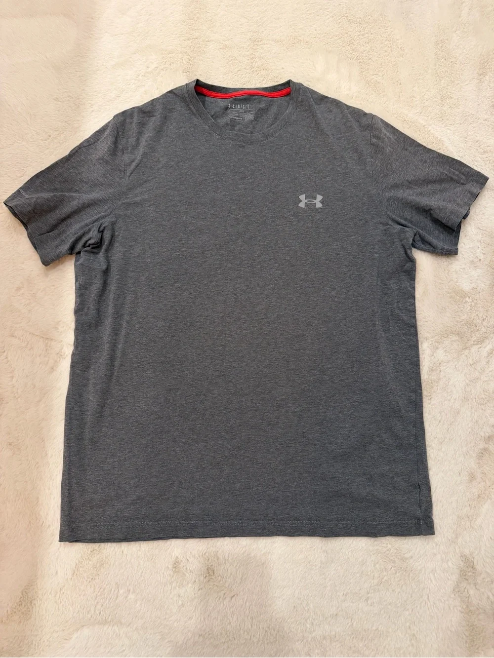 Under Armour Men's Dark Gray Short-Sleeve Crew Tee with Red Neck Trim